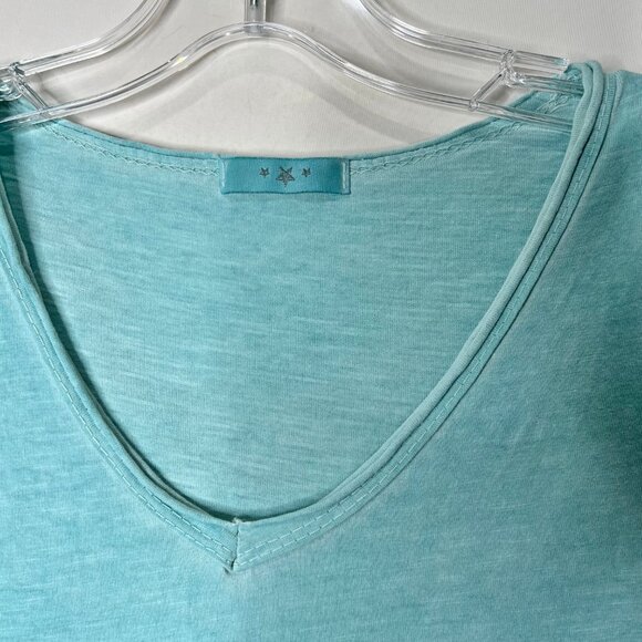 Three Stars Woman’s Top M? Turquoise Blue with Charcoal Gray Dragonfly Graphic - Picture 8 of 10